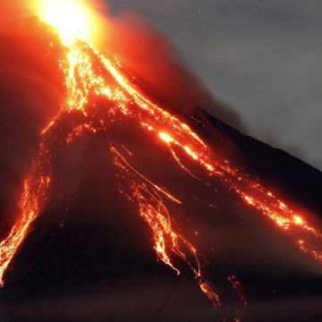 На Филиппинах проснулся вулкан: идет эвакуация (видео)
