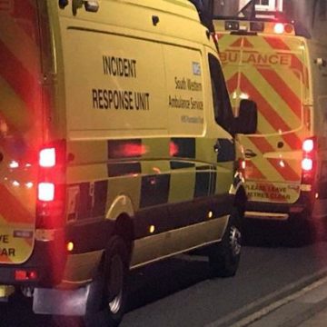 В Лондоне автомобиль наехал на пешеходов возле мечети, есть пострадавшие