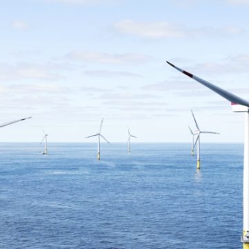 В Великобритании запустили крупнейшую в мире плавучую ветроэлектростанцию