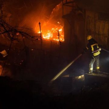 В Одессе на побережье сгорели 16 пляжных домиков