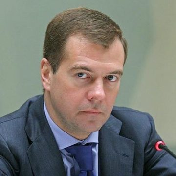 Россия заблокирует активы сотен украинцев, – Медведев  
