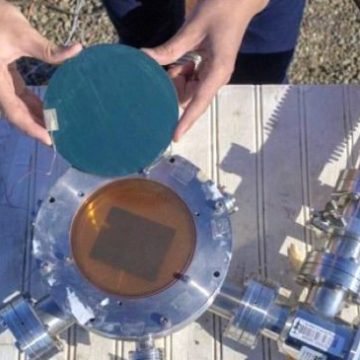 Новая солнечная батарея не просто собирает энергию, но и посылает ее избыток обратно в космос