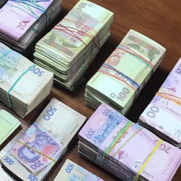 Более 15 тысяч гривен в месяц зарабатывают 12% украинцев, – Госстат