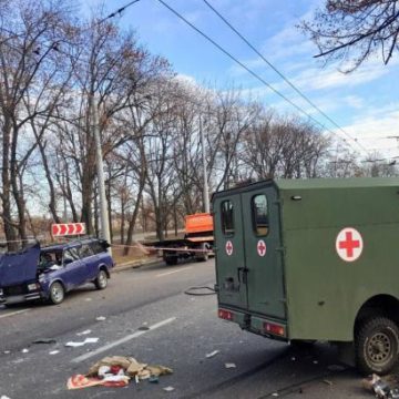 В Харькове в результате ДТП с военной “скорой” пострадали три человека