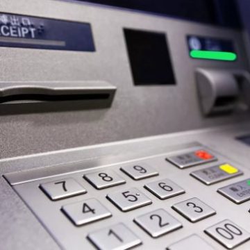 В Японии создали первый банкомат с ИИ. Он будет бороться с мошенниками