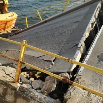 В Греции обрушился автомобильный мост