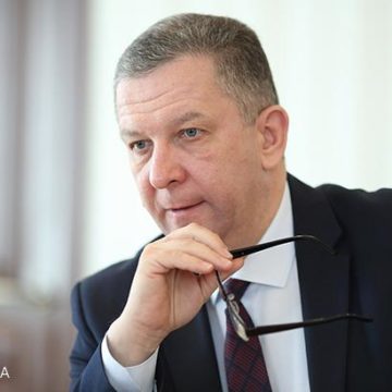 Министр соцполитики назвал количество работающих за рубежом украинцев