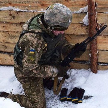 На Донбассе за сутки ранены трое украинских военных