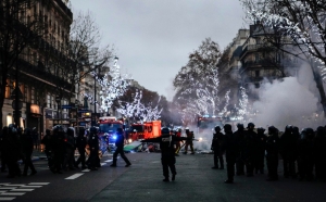 Власти во Франции готовятся подавить протесты “желтых жилетов”, приняв неоднозначные законы