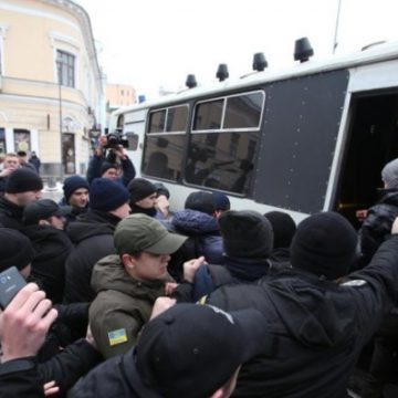Как и почему активисты, антикоррупционеры и правозащитники работают против Украины