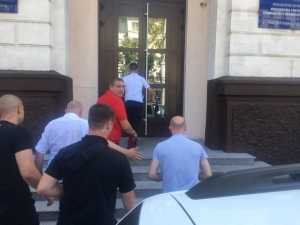 В Молдове задержан “враг” Додона Усатый: под прокуратурой начинается бунт, срочно стягивают силовиков