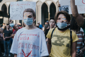 В Грузии 10 тысяч вышли на новый масштабный митинг против РФ с жесткими требованиями: сильные кадры