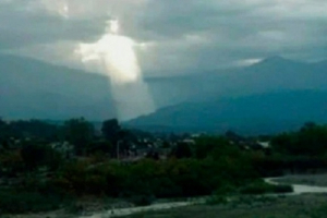 Явление Иисуса Христа в небе над Аргентиной вызвало жаркие дебаты: появилось фото Спасителя