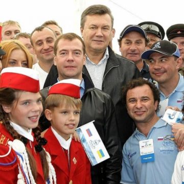 СМИ: Янукович мог “сглазить” Заворотнюк: появилось фото встречи актрисы и сбежавшего экс-президента