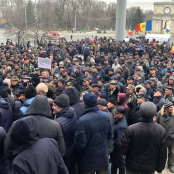 Протесты в Кишиневе: люди пошли на штурм Дома правительства Республики Молдова, видео
